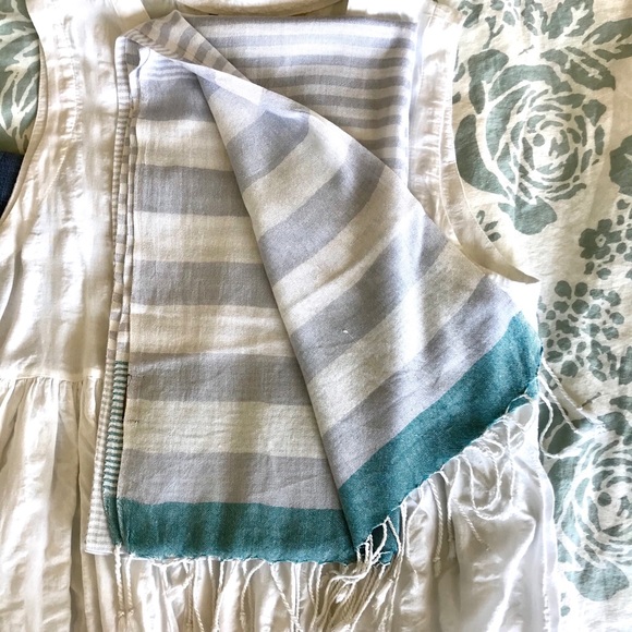 ❌SOLD Striped Scarf - Picture 5 of 6